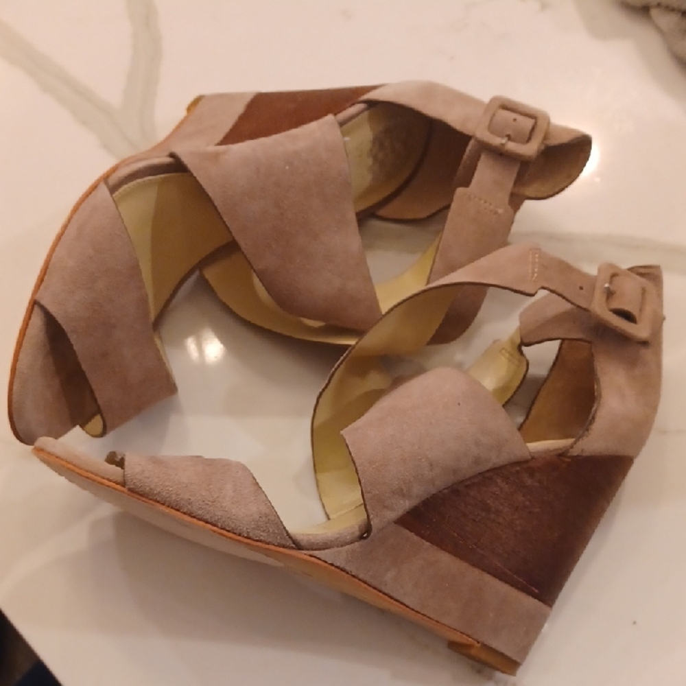 Vince Camuto Milena Tan & Brown Wedge Faux Suede Criss Cross Wedge Sandals Sz 10 - Picture 3 of 15